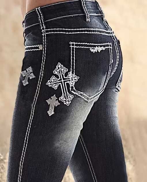 Дамски стилни черни дънки с прави крачоли, изплетени кръст и звезда