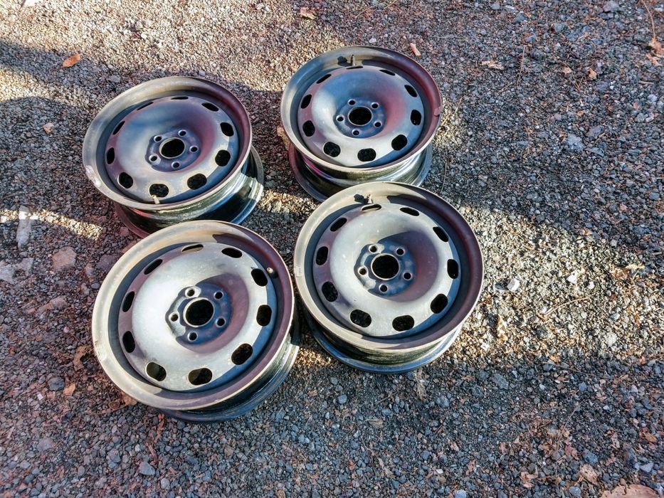 Vând 4 jante tabla R14 (vw golf 4)