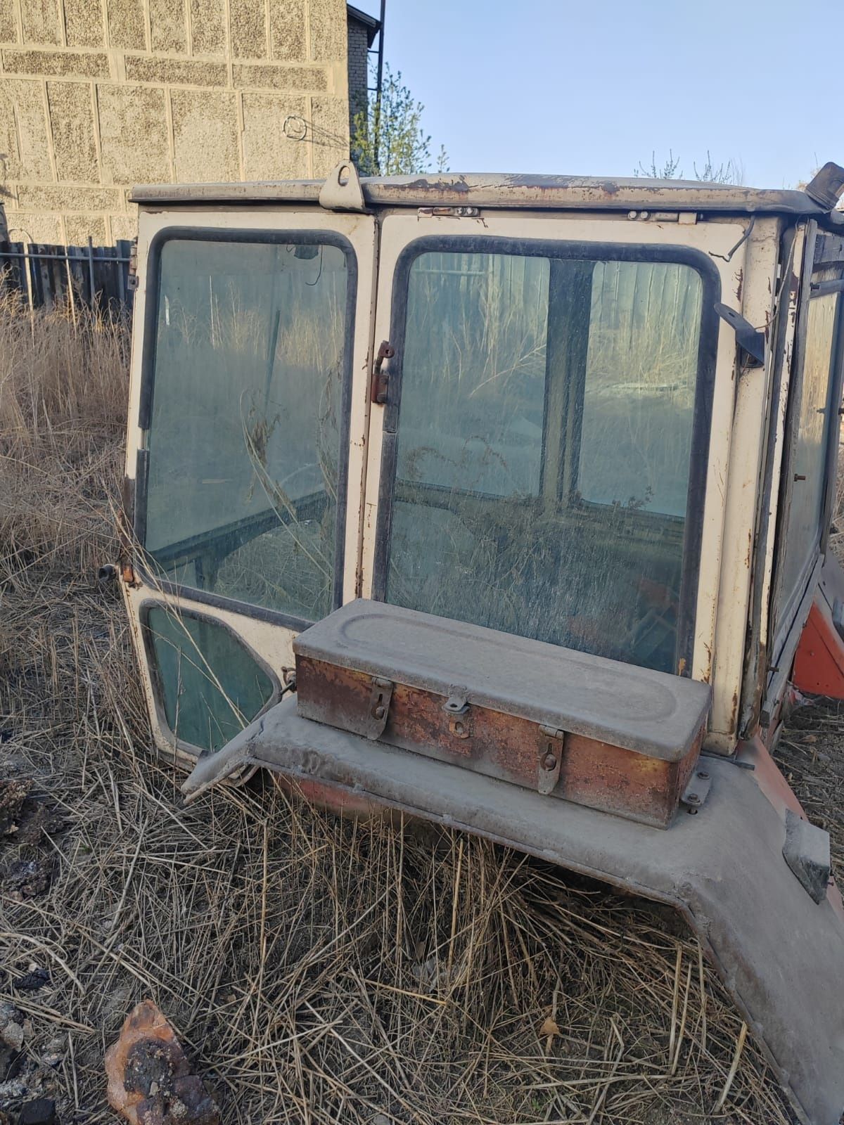 Кабина трактора продаётся