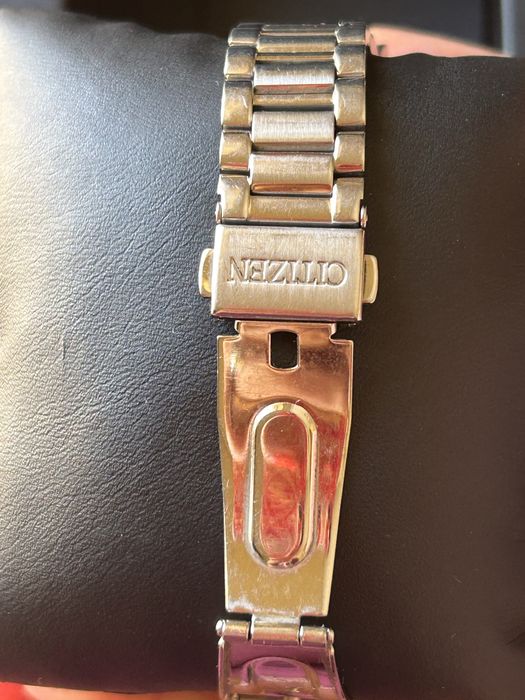 Дамски часовник CITIZEN с диаманти