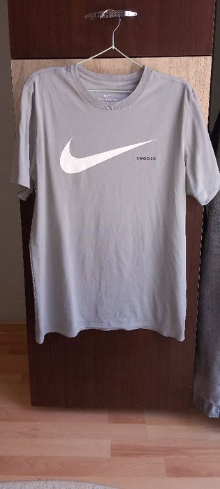 Tricou Nike Swoosh