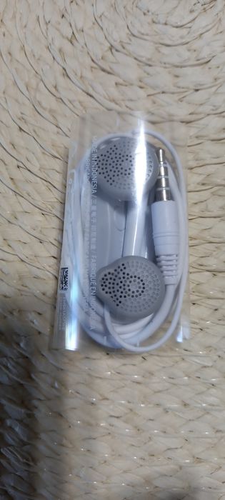 Слушалки за телефон 3 вида Самсунг и 2 конектора нови