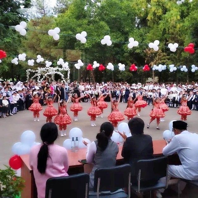 Alifbe va bayramlarga raqs qoyib beraman.