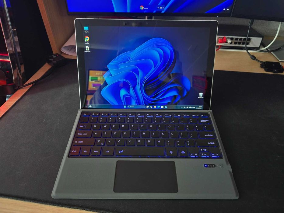 Microsoft Surface Pro 6 / i5 8th /8GB Ram / 256 SSD