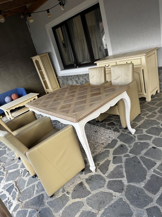 Set mobila din lemn masiv pentru living. Stil clasic