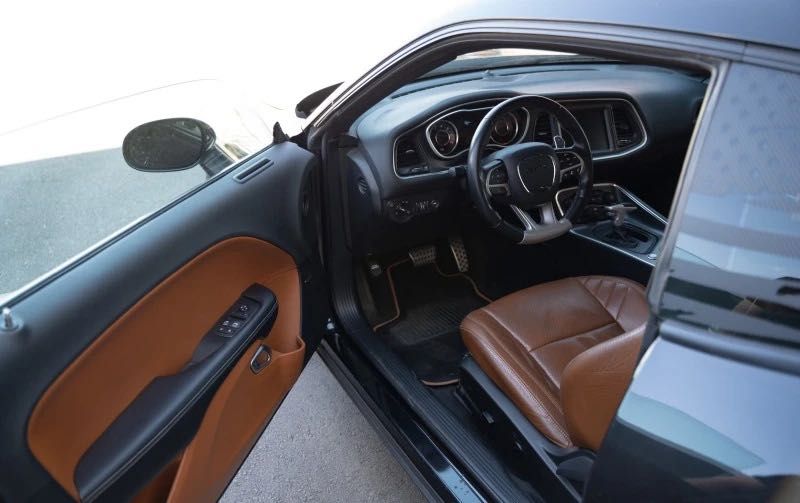 Dodge Challenger SRT HEMI 6.4 -485 hp