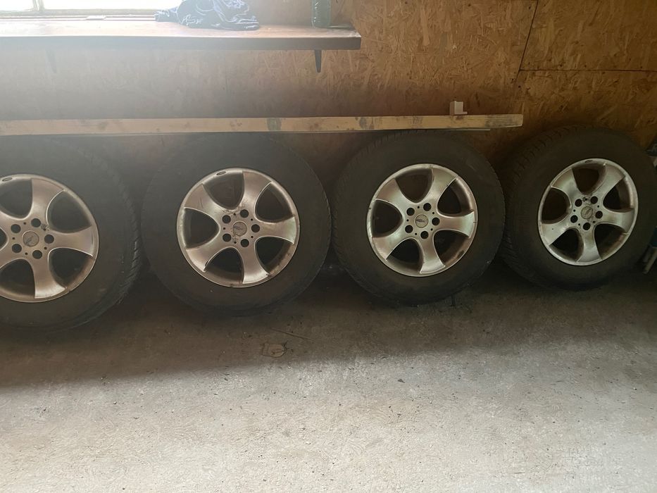 Set jante cu anvelope de iarnă 215 70 R 16 100 T