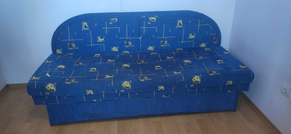 Разтегателен диван с място за съхранение