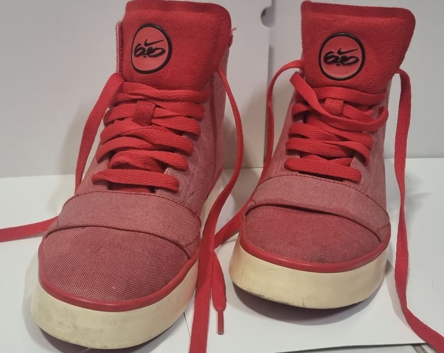 Найк(nike) боти  .  Номер 36,5 .  Сантиметра.  23. ИЗПОЛЗВАНИ БОТИ