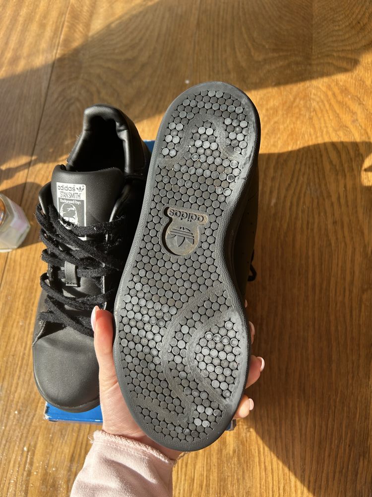 Черни обувки adidas