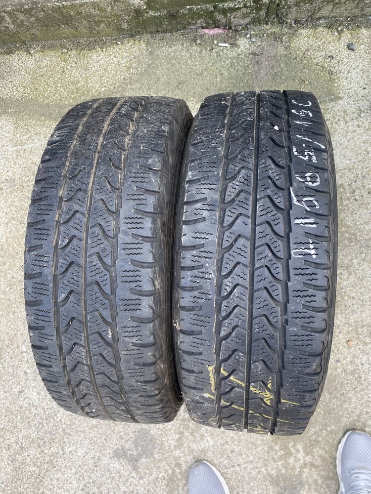 Cauciucuri 215/65 R15 C Pret 400 lei ambele