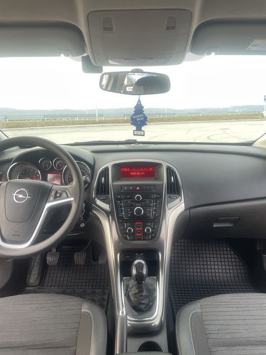 Opel Astra j Sedan 1.4 turbo