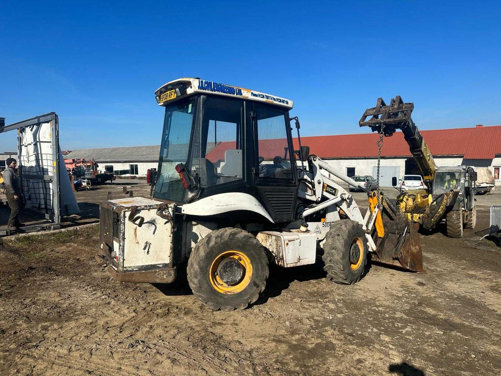 Dezmembrez buldoexcavator JCB 2CX