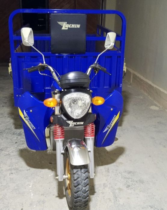 Lochin motosikl yangidek