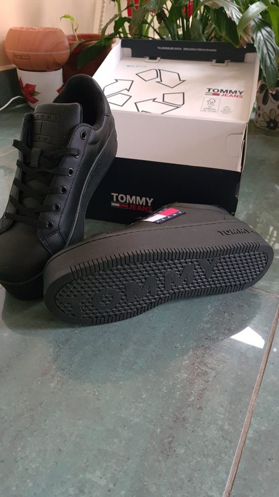 Sneakers TOMMY HILFIGER nr.38