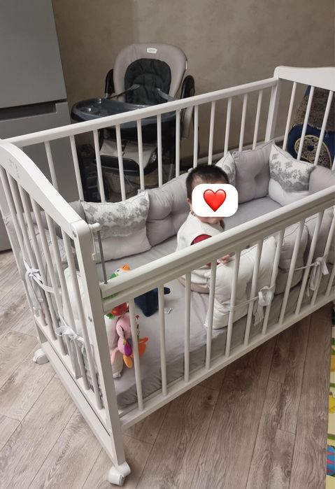 Продам детский стильчик и кровать в отличном состоянии