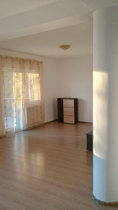 Proprietar,ofer spre inchiriere casă 4 camere, Cartier Europa