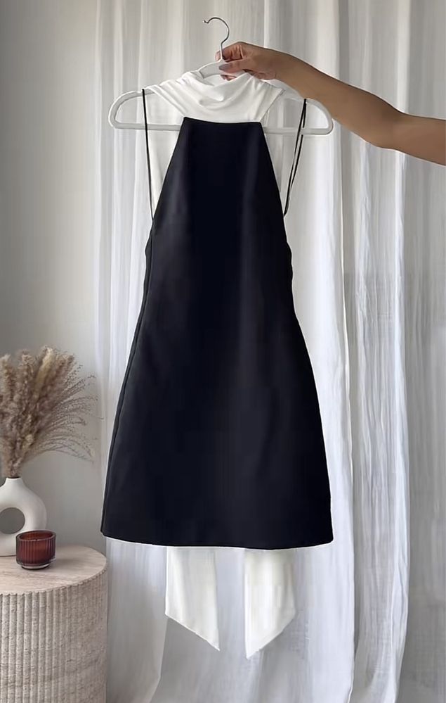 Къса рокля Zara в черно и бяло