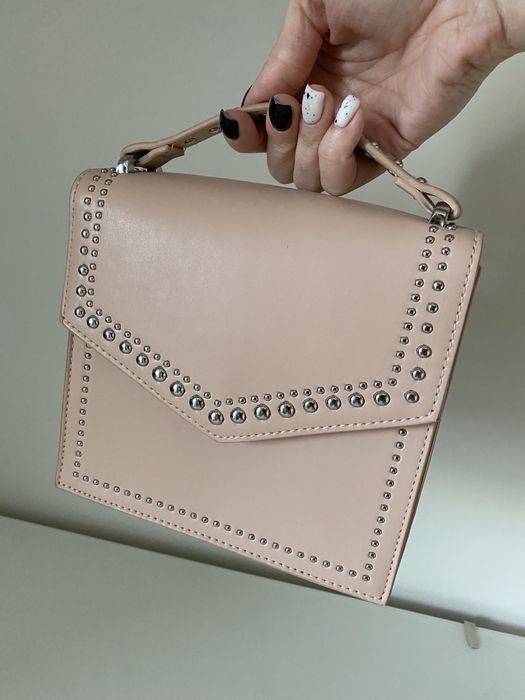 Geanta Bershka roz pudrat cu lant detasabil