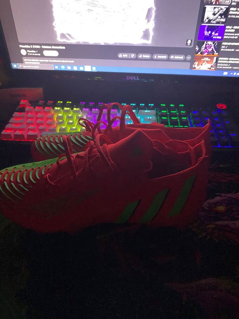 Vând ghete fotbal elite predator