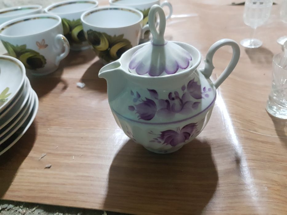 Продам чайники сахарницы молочницу чайники маленькие