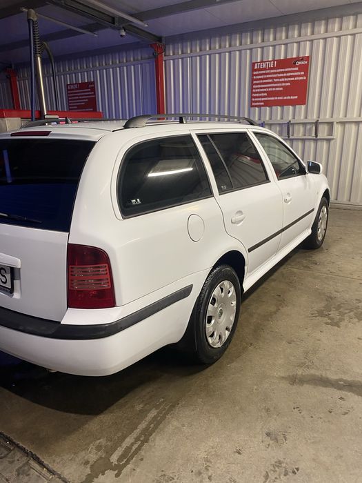 Vand autoturism Skoda Octavia 1