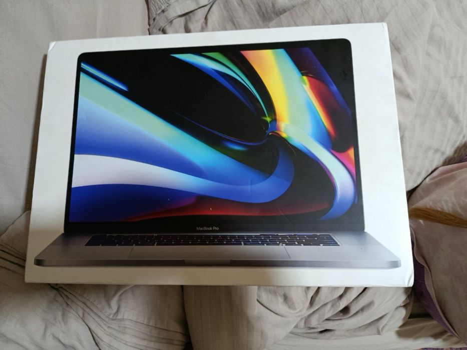 Продам срочно макбук про состояние как новая пользывались очень мало