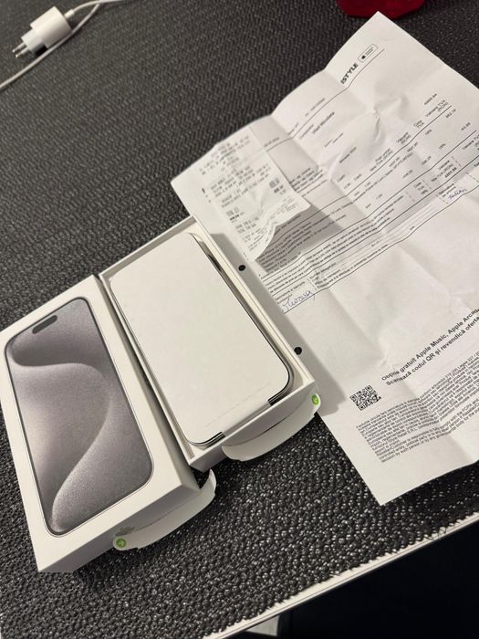 Vând Iphone 15 pro