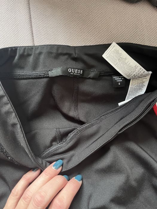 Клин и блуза на GUESS оригинални