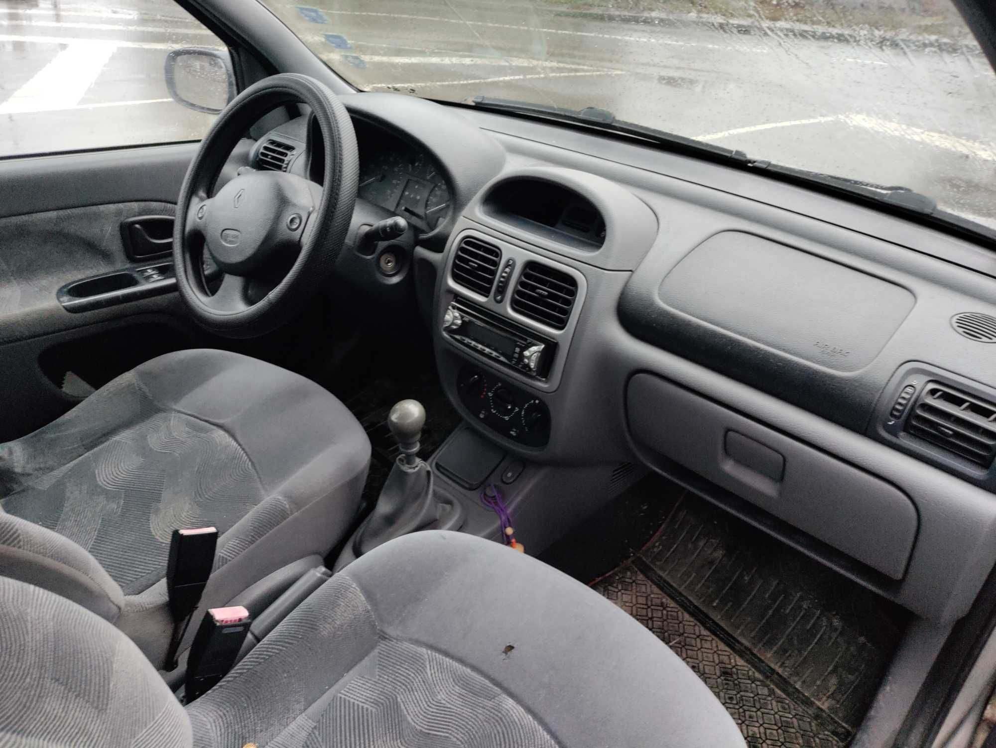 Продавам Renault Clio 1.6