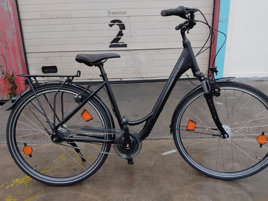 Vând bicicleta din aluminiu pentru damă