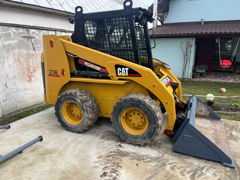 Bobcat Caterpillar 236