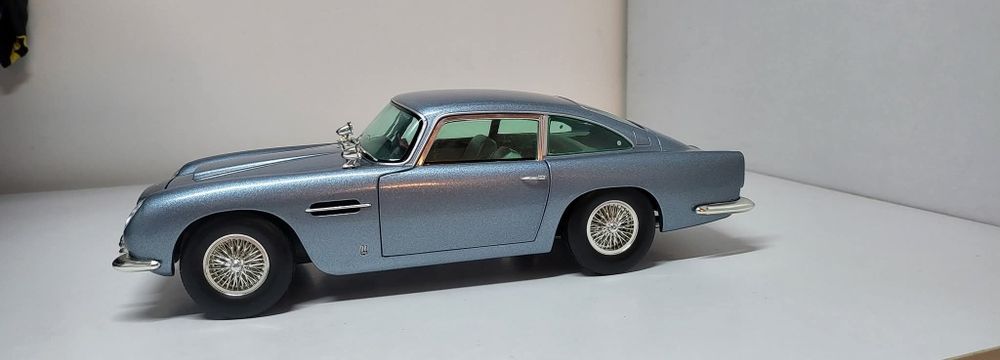 Machetă Aston Martin DB5 1963 1/18 Chrono