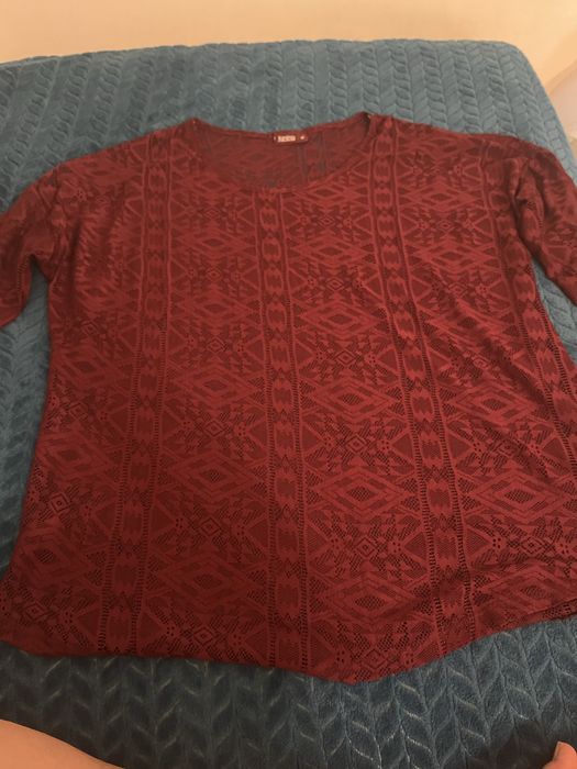 Тъмно червена към вишнево дантелена блуза