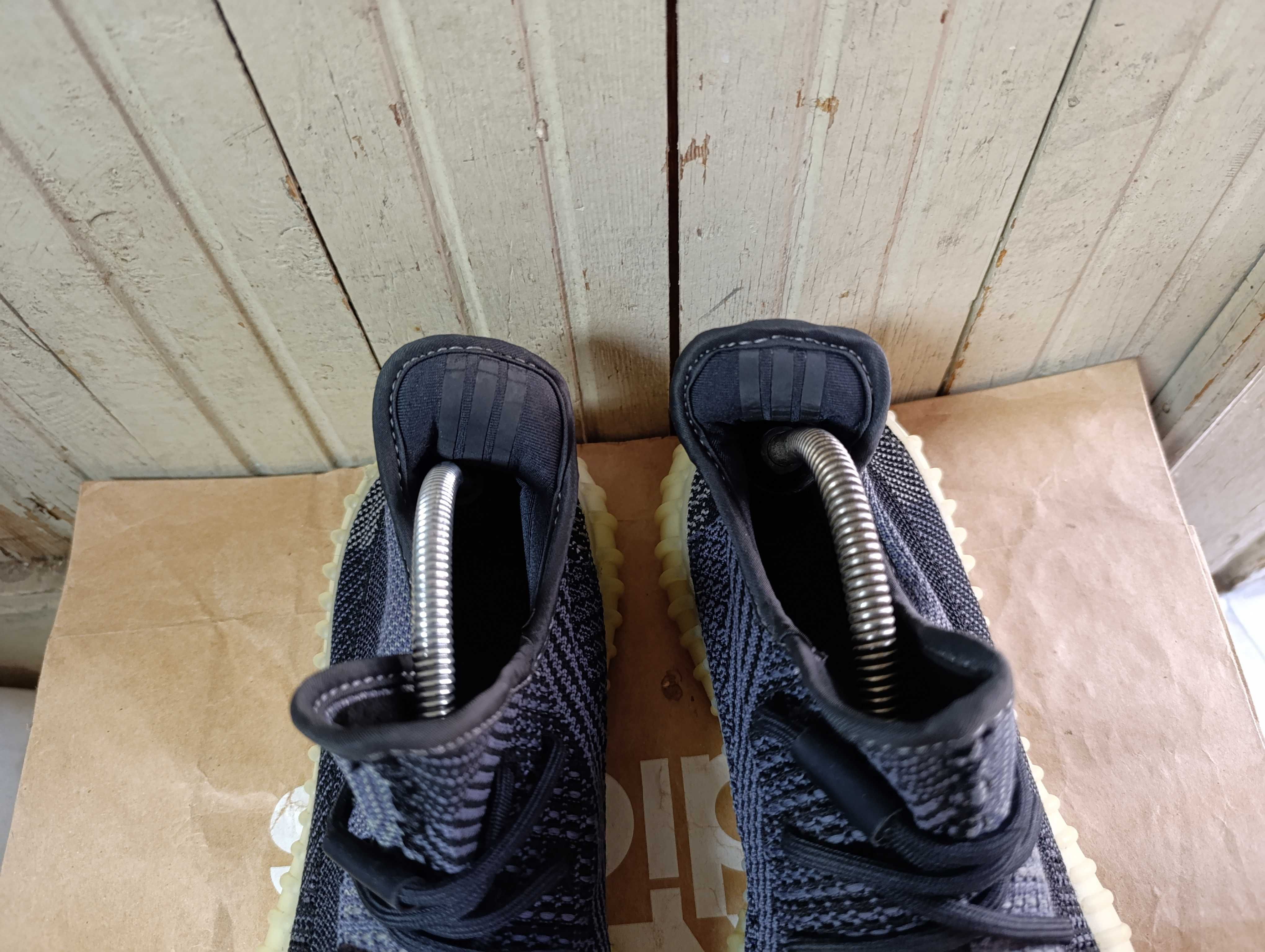 Adidas Yeezy Boost 350 V2 'Carbon' оригинални маратонки 44 номер