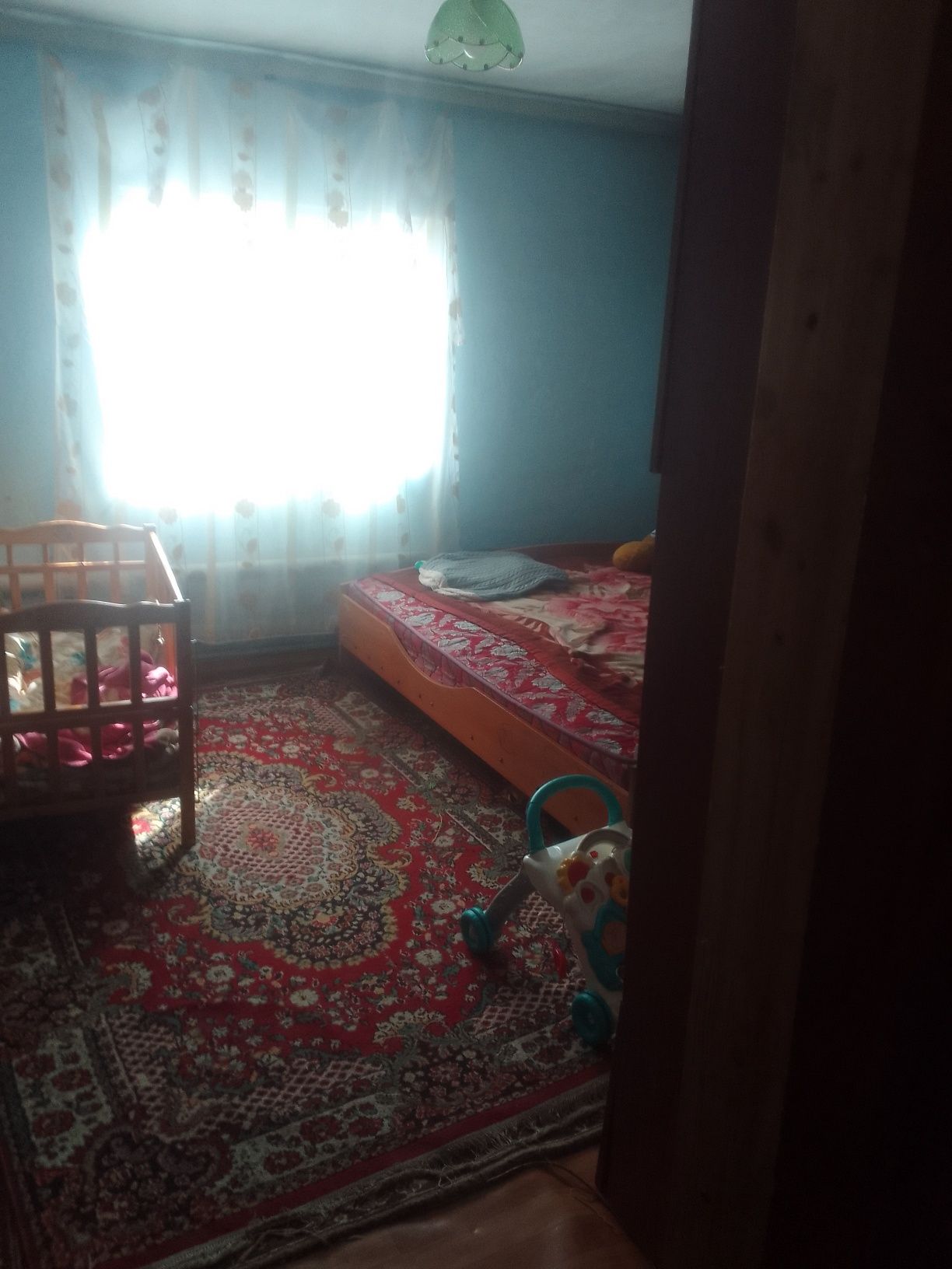 Дом в среднем дачьном состоянии .
