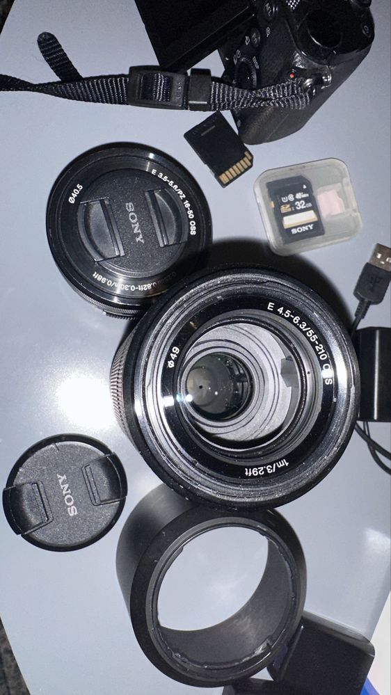 Sony a6000 комплект с 3 обектива и аксесоари