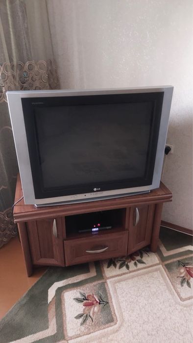 Продам телевизоры 72 диагональ и 51