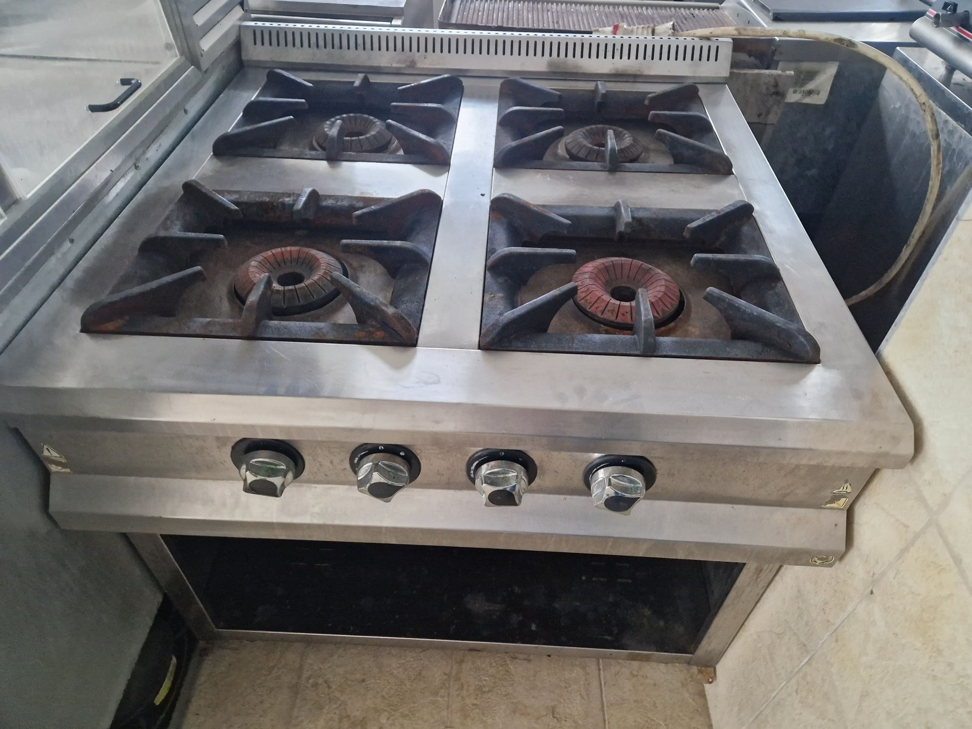 Aragaz 4 ochiuri, de.banc sau cu banc, din inox