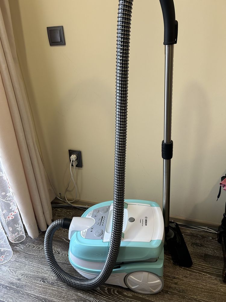 Прахосмукачка Bosch BWD420HYG