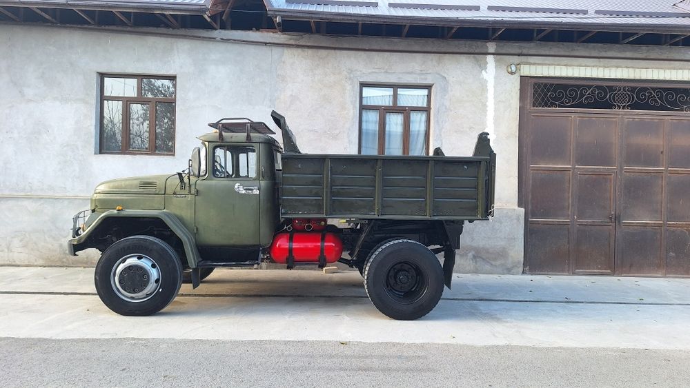 Zil samasval sotiladi xolati zor olasiz minasiz narxi 9.000 y.e