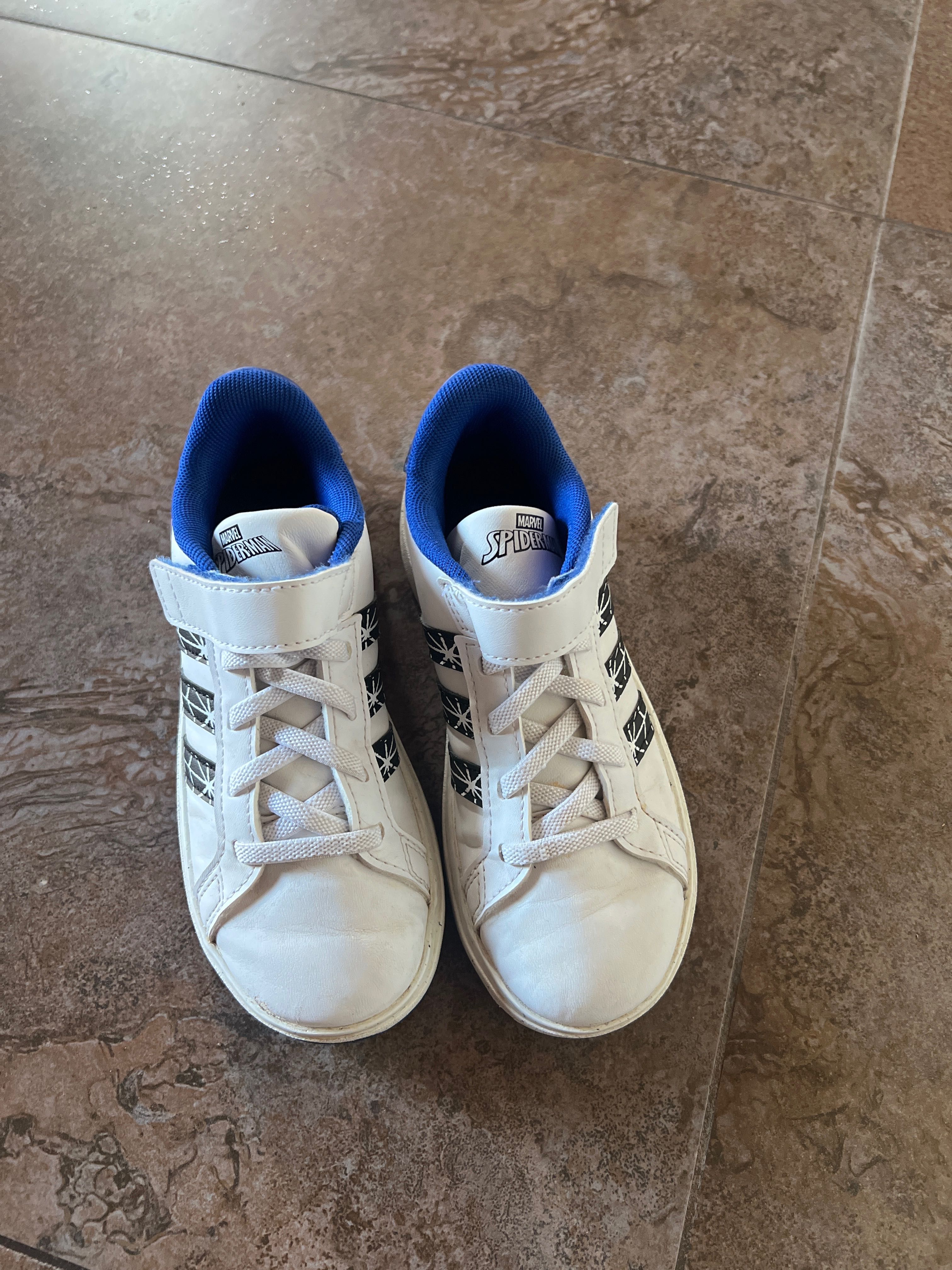 Adidas Spiderman Marvel маратонки номер 31
