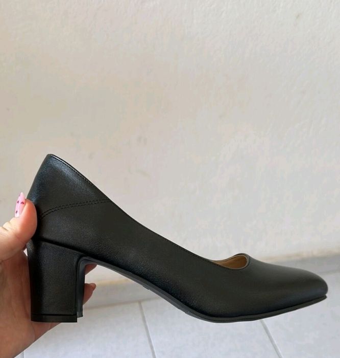 Нови кожени обувки номер 33