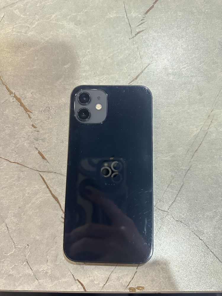 Продам Айфон 12  б/у