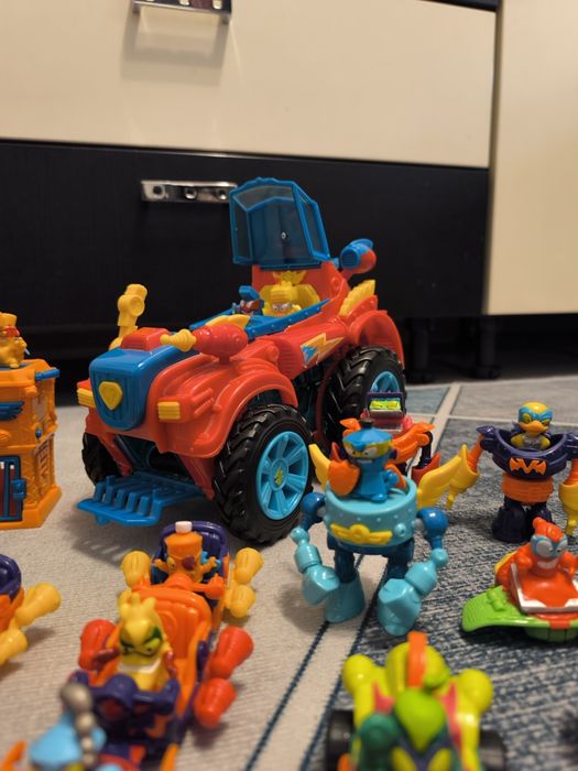 Colecție Super Zings ( roboti, mașină, tren , peste 90 figurine)  etc