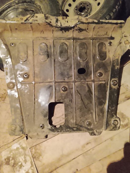 Продам защиту для мотора.Новые амортизаторы.