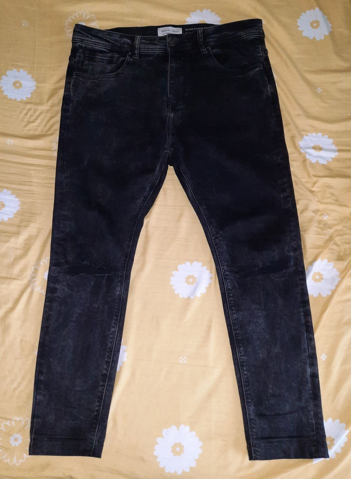 Blugi Bershka 44 (super skinny)