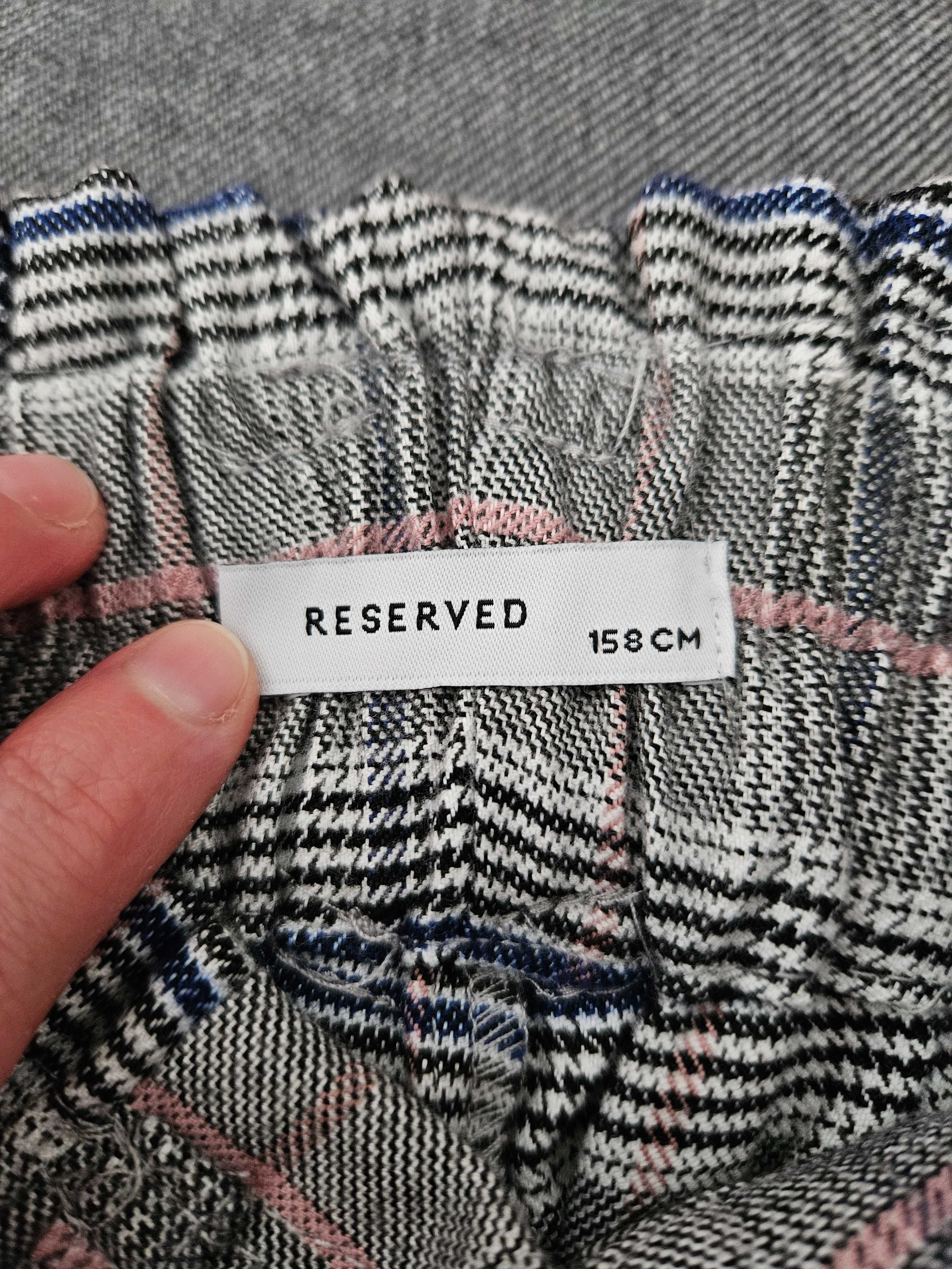 Pantaloni casual Reserved