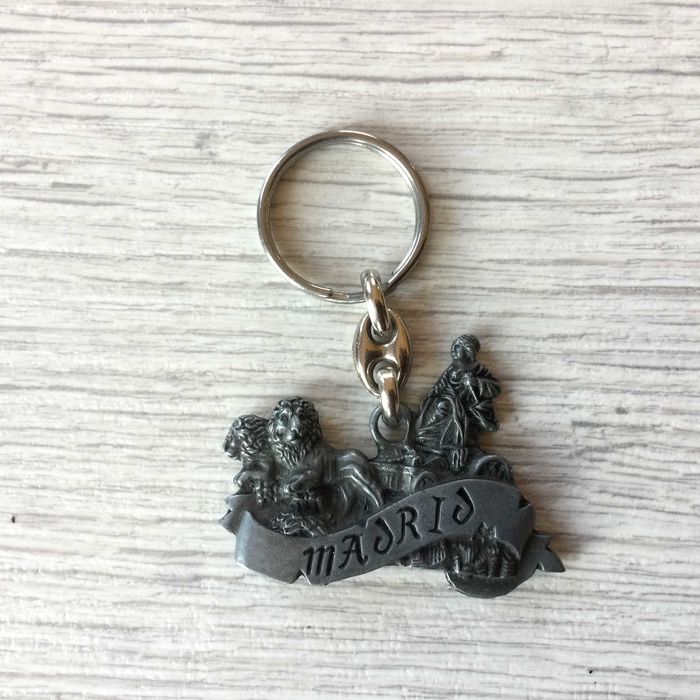 НОВ 100 % оригинален метален ключодържател МАДРИД / Madrid от Испания