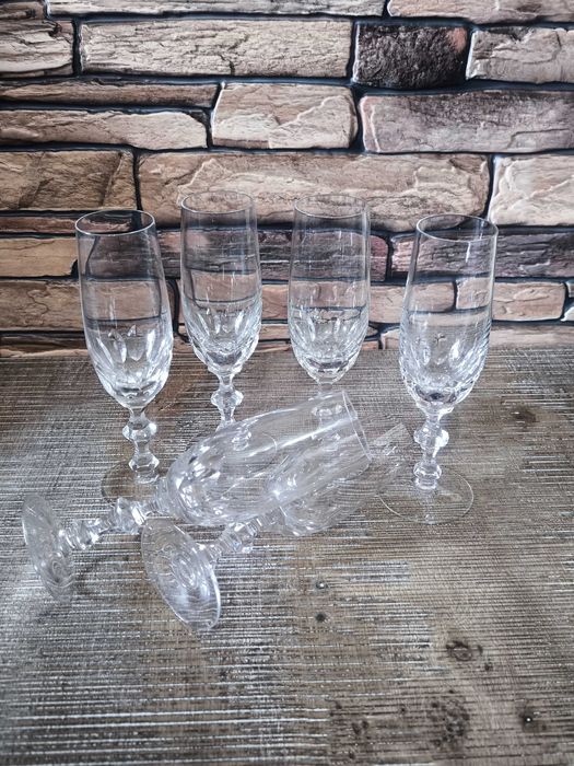 Кристални чаши за бели вина